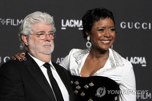 멜로디 홉슨 아리엘 인베스트먼츠 공동 최고경영자와 그의 남편 조지 루커스