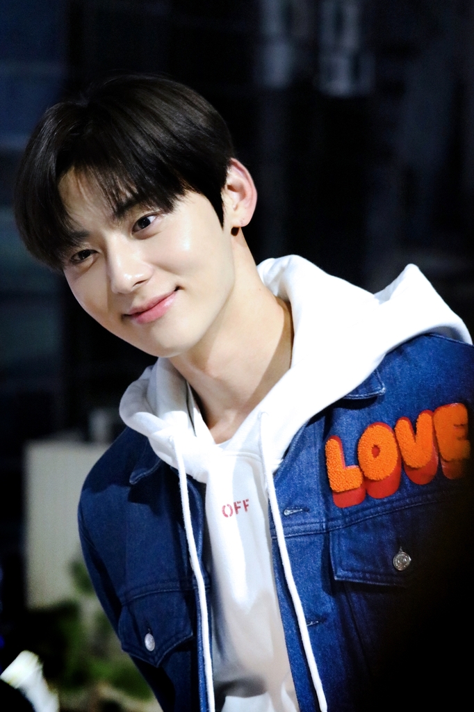 JTBC 드라마 '라이브온'에서 주연 고은택을 연기한 황민현