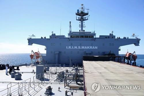 이란 해군 최대 함정인 헬기 수송함 '마크란'