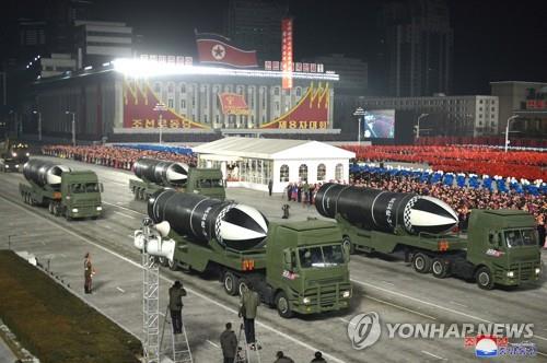 북한 8차 당대회 기념 열병식