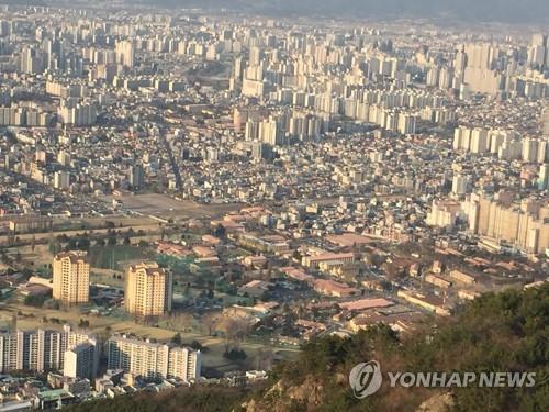 대구 앞산에서 내려다본 미군기지