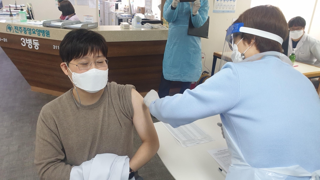 경남 진주지역 첫 코로나9 백신 접종 