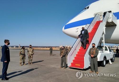 도쿄 도착한 오스틴 미 국방장관