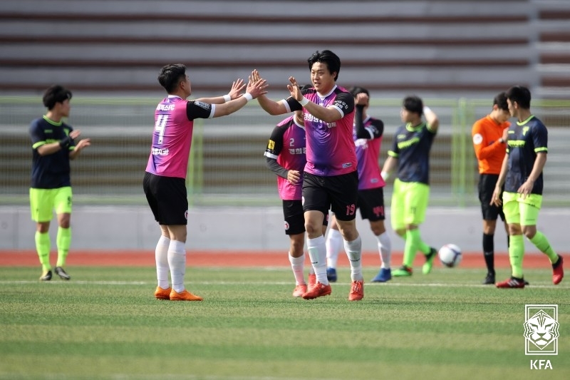 골세리머니를 펼치는 재믹스FC 선수들