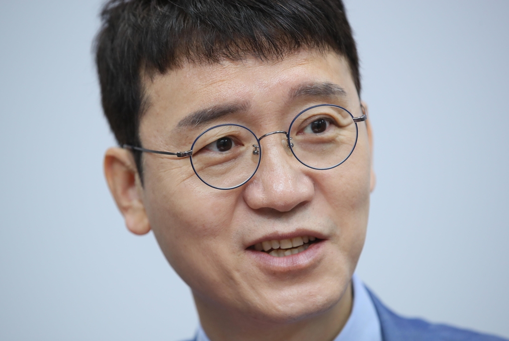 연합뉴스와 인터뷰하는 김웅 의원