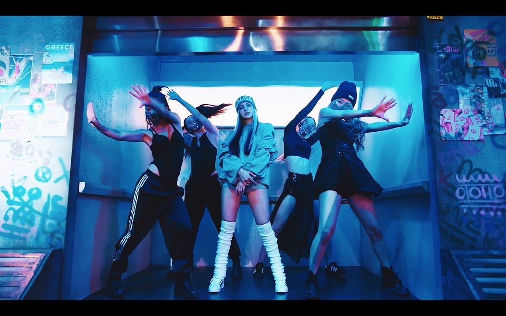 블랙핑크 리사의 솔로곡 '라리사'(LALISA) 뮤직비디오
