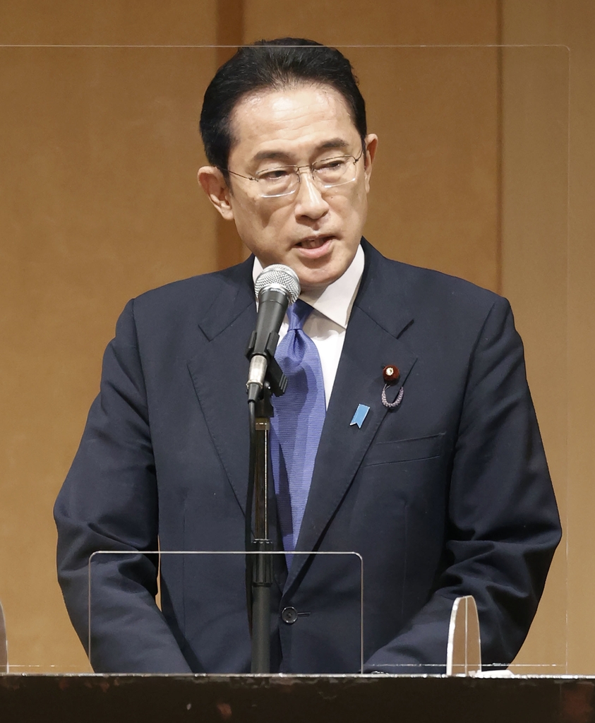 (도쿄 교도=연합뉴스) 일본 자민당 총재 선거에 출마한 기시다 후미오 전 당 정조회장이 29일 투개표를 앞두고 열린 지지자 모임에 참석해 인사말을 하고 있다. 