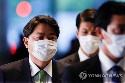 총리관저 들어서는 하야시 신임 일본 외무상