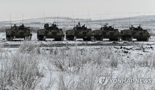 우크라이나 접경지역서 훈련하는 러시아군