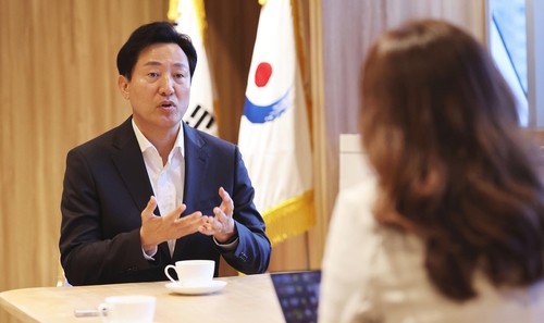 연합뉴스와 인터뷰하는 오세훈 서울시장
