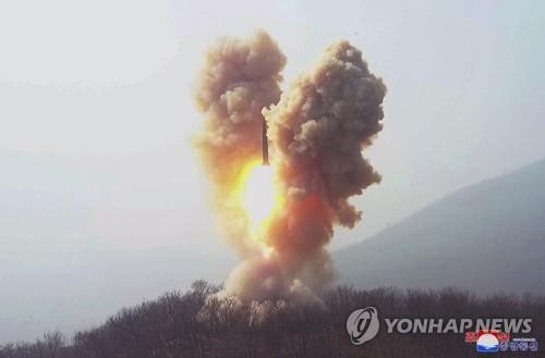북한 "18∼19일 핵반격 가상 종합전술훈련"…김정은, 딸'주애'와 참관