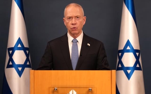 대국민 연설하는 요아브 갈란트 이스라엘 국방부 장관.