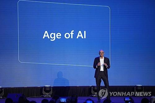 "MS, 구글·오픈AI에 맞설 새 AI 모델 'MAI-1' 학습 중"