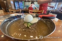 김밥·자장면 외식비 또 올라…냉면 한 그릇 1만2천원 육박