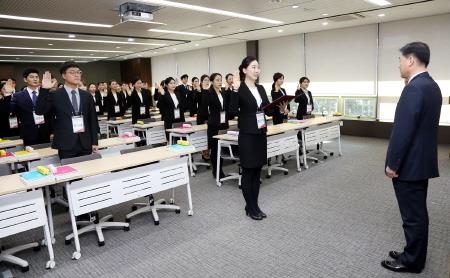 BNK경남은행, '2017년 신입 행원' 연수 시작 - 1