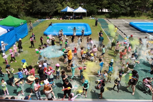 부산 북구, 장애인과 비장애인이 하나 된 물총축제 개최 - 1