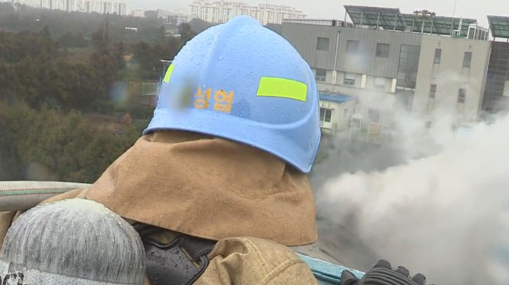 제주 플라스틱공장 화재…어린이 4명 연기 마셔