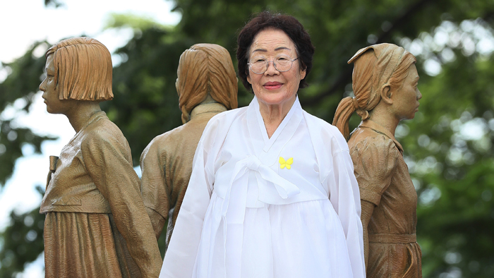 서울 남산에 '위안부 피해자' 기림비 동상