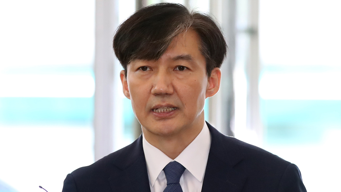 조국 임명 촉구·반대 국민청원 가열…靑 동향주시