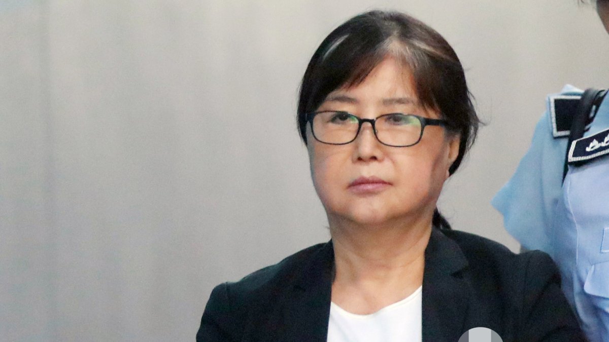 "박근혜에게 편지도 못쓰게 해"…최순실 고발장