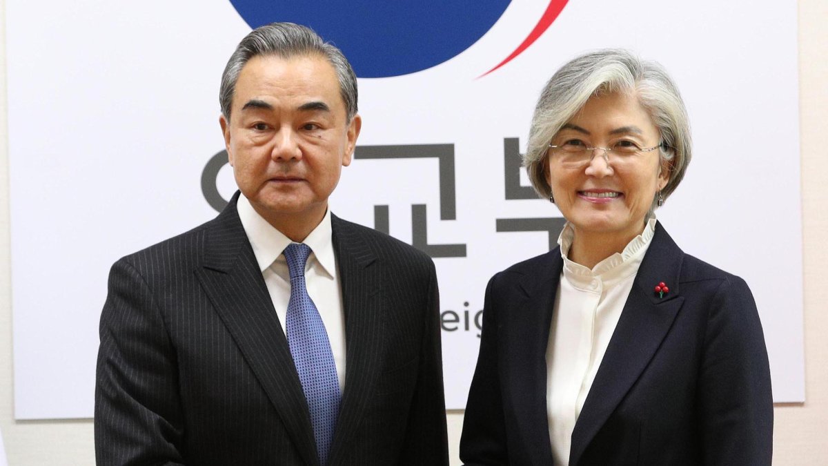 中왕이, 한국 와서 美비판…"패권주의, 세계안정 위협"