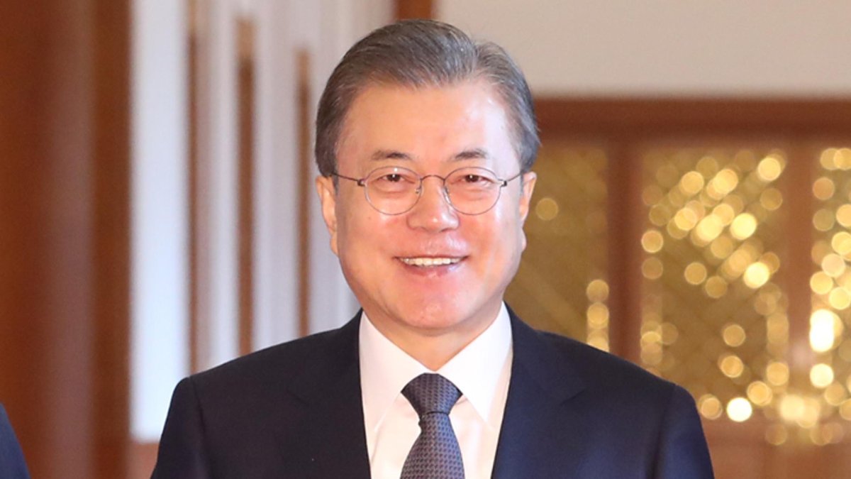 문 대통령, 왕이 中외교부장 접견…현안 논의