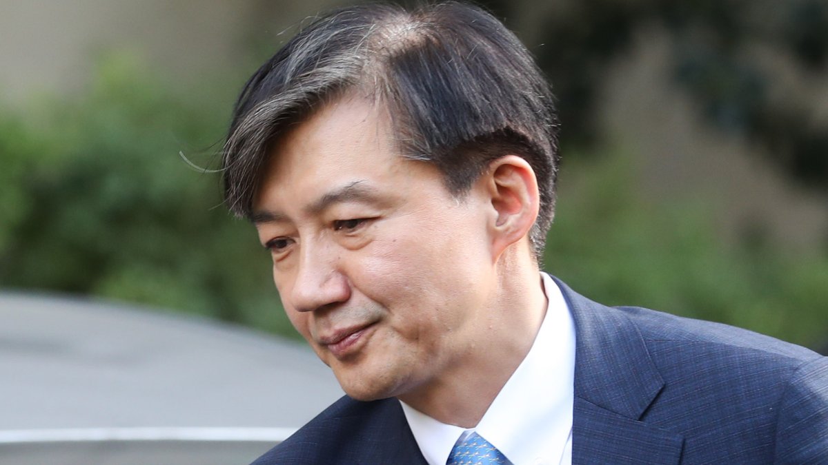 서울대, 조국 교수 직위해제…"정상적 직무수행 불가"