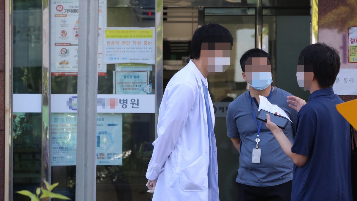 '하루에 12명 확진' 광주 소규모 집단감염 지속 확산