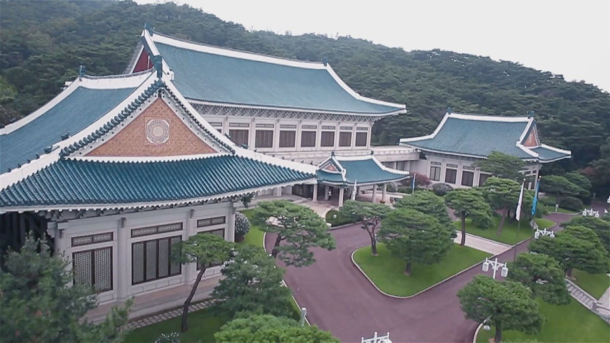 靑 고위직, 다주택 처분 들어갔지만…논란은 계속