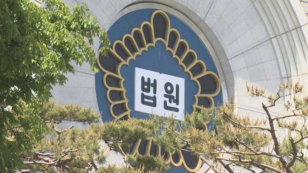 버닝썬 '경찰총장'에 큐브스 정보 흘려준 전 대표 징역 3년