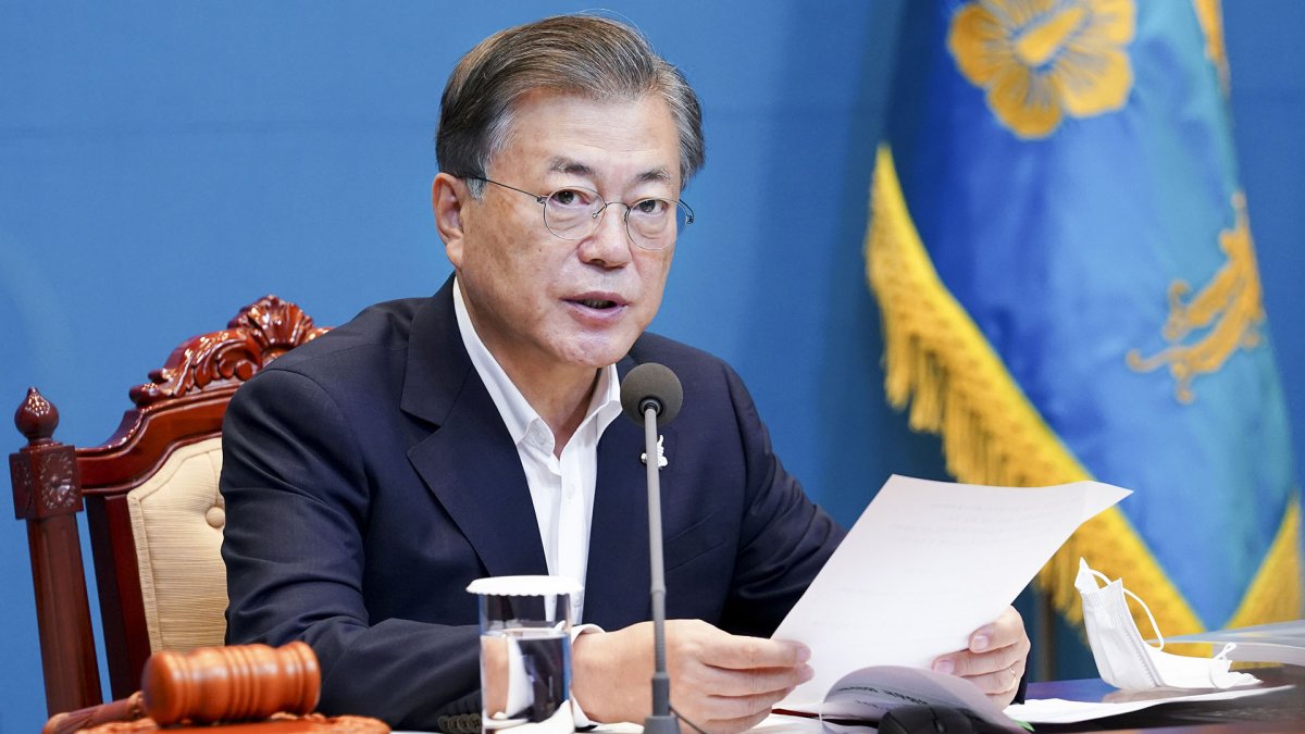 문대통령 "불법집회, 어떠한 관용도 기대 못 할 것"