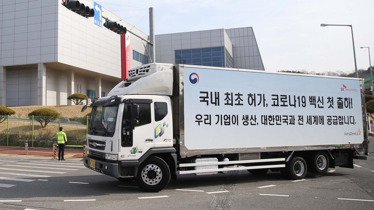 백신 물류센터 도착…내일부터 전국 각지로 운송