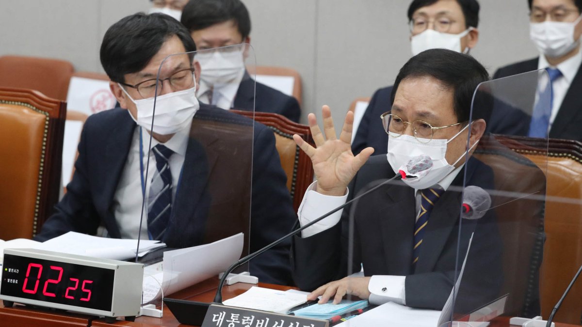 유영민 "申 파동 송구"…檢 개혁 속도조절 논란
