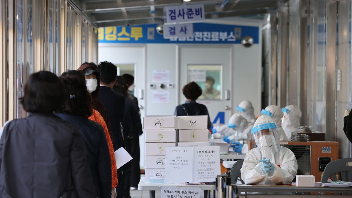 700명 신규 확진…내일 거리두기 조정안 발표