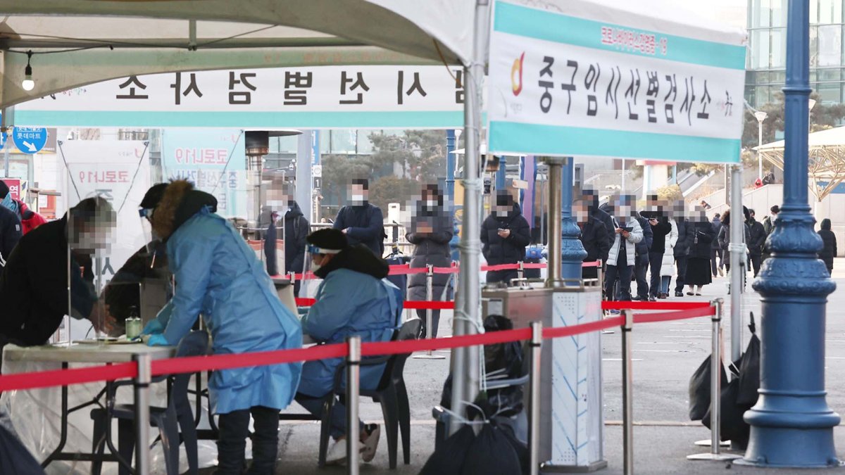 신규확진 500명대 예상…'일상 감염' 계속