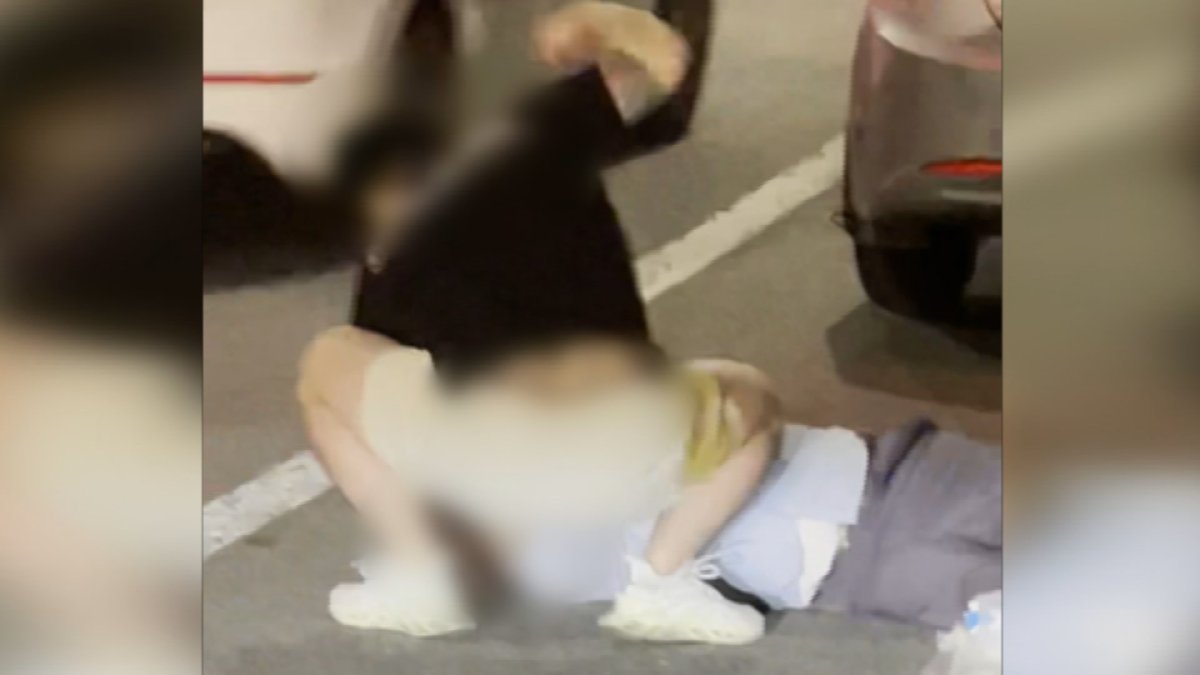 택시기사 무차별 폭행한 20대 구속…질문에 침묵