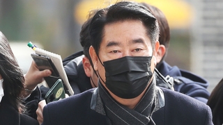 대장동 '뇌물 의혹' 전 성남시의장 조사…"소설쓴다" 부인