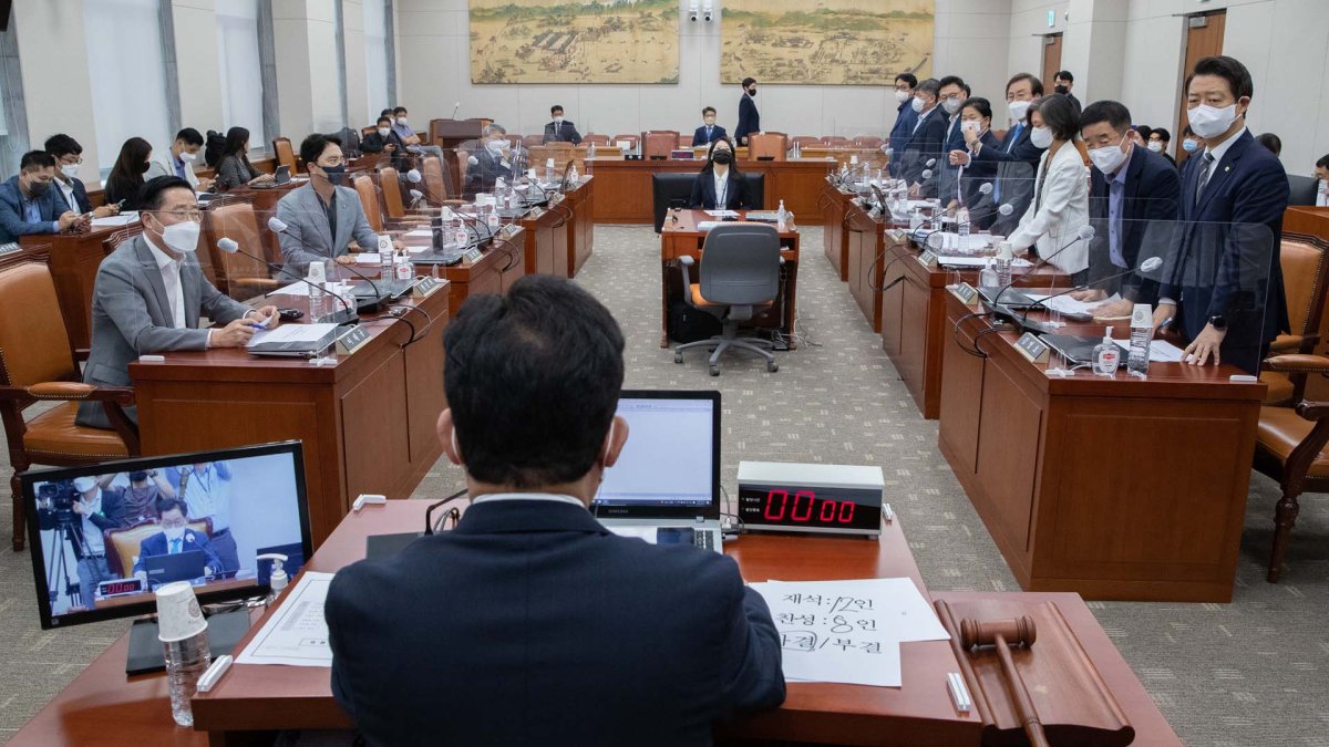 "김건희 의혹" vs "문재인 증인"…국정감사 앞두고 신경전