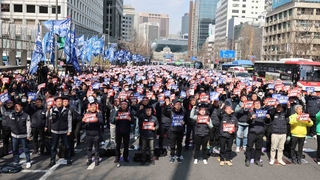 La policía promete respuestas severas previo a las manifestaciones masivas el Día de los Trabajadores