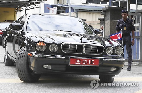 김정남 부검 병원 떠나는 北대사 차량