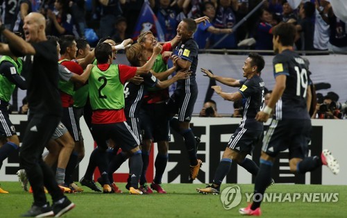 호주전 승리 후 환호하는 일본 선수들