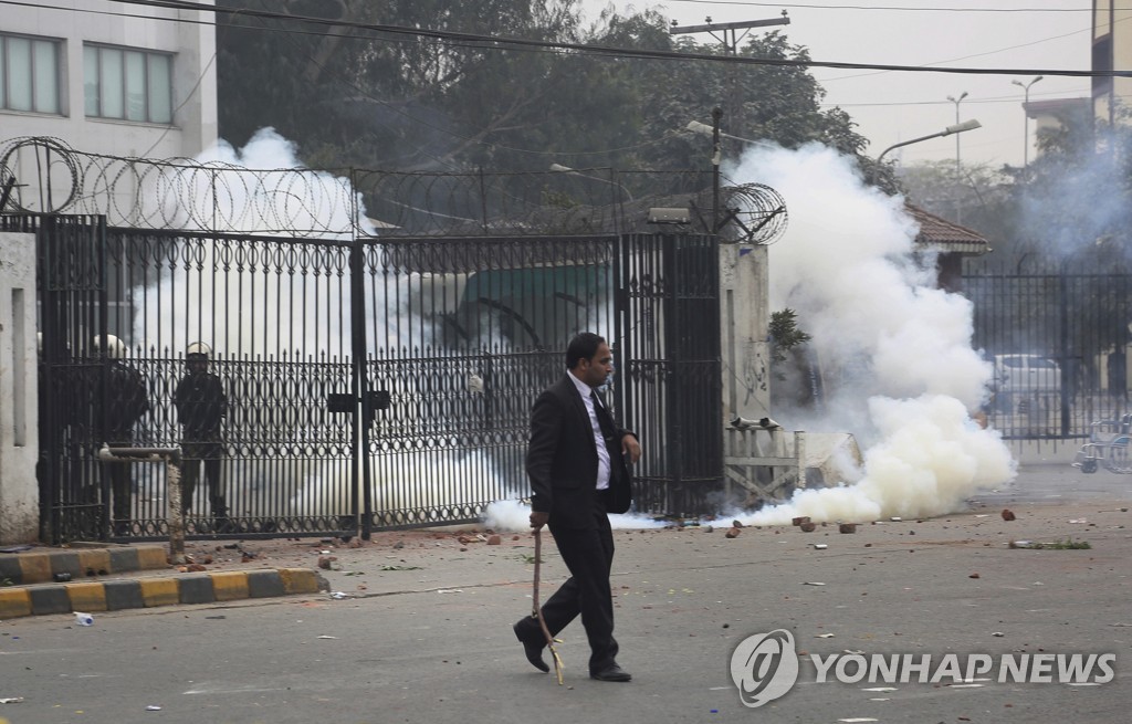 Pakistan Hospital Stormed