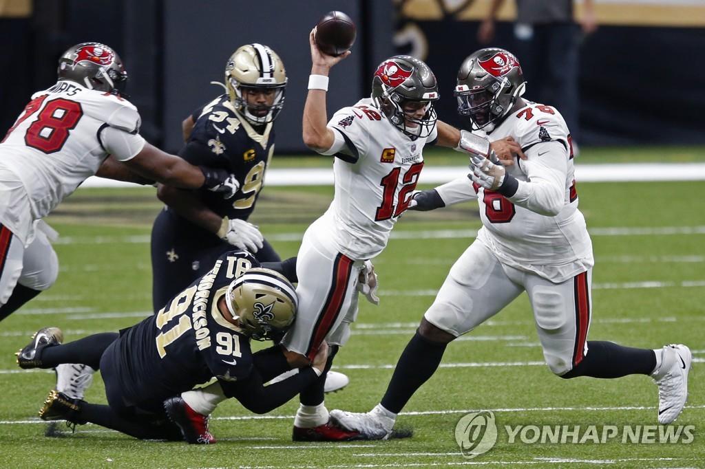 Buccaneers Saints Football