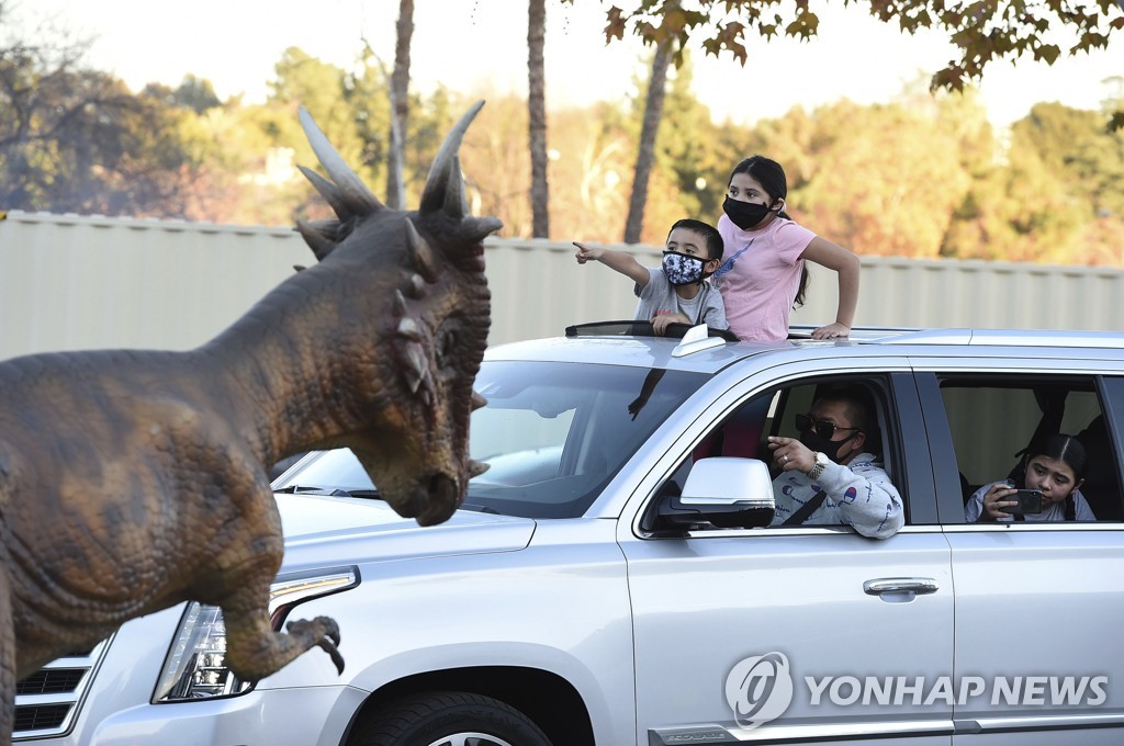Jurassic Quest Drive Thru: Opening Day at The Rose Bowl