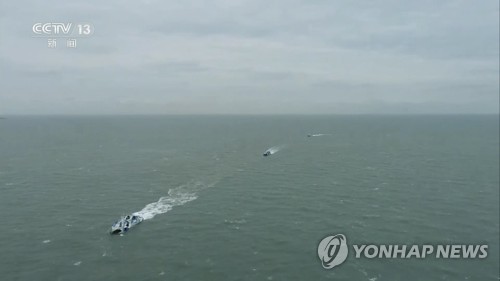 중국 중앙TV가 8일 공개한 중국군 해상훈련 모습