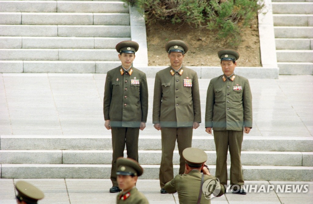 북한군 장교들 (연합뉴스 자료사진)
