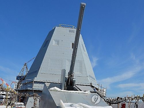 미 해군 구축함 줌월트에 장착된 155mm 주포