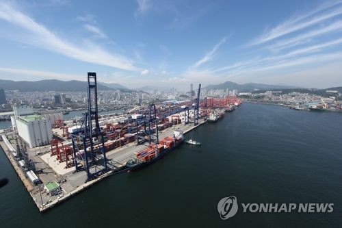 부산항 자성대부두 전경