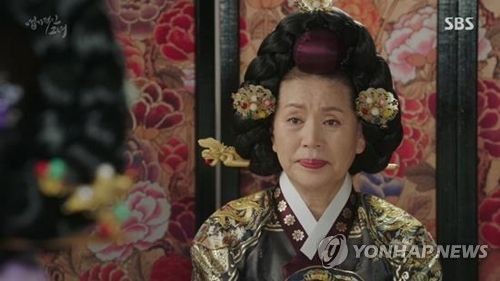 '엽기적인 그녀'에 자혜대비로 출연한 윤소정