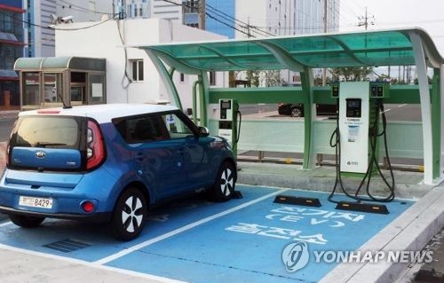 충전 중인 쏘울 전기차